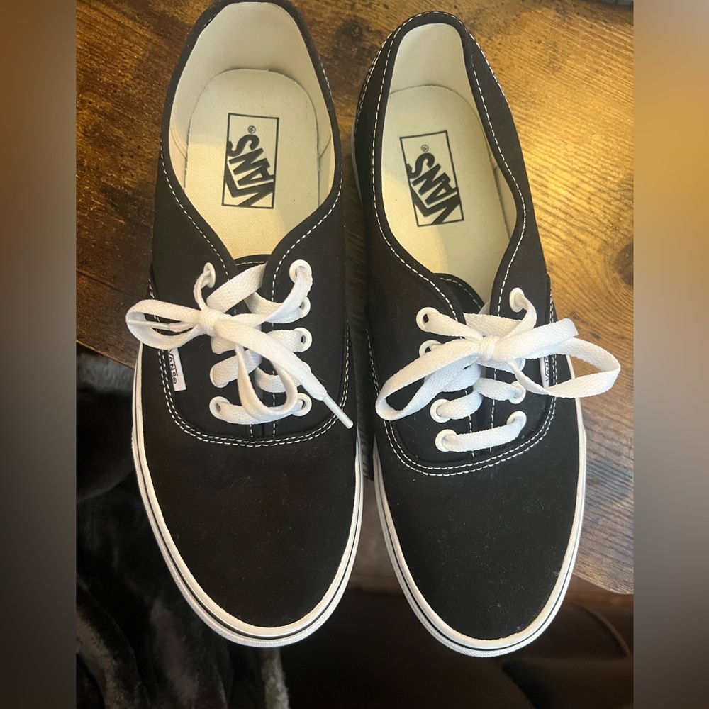 Vans Authentic Skate Shoe - Black sz 9 lace up not worn just tried on- no box